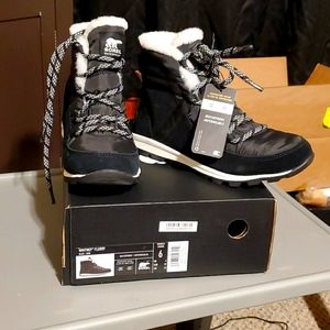 Sorel Whitney flurry waterproof boots brand new
